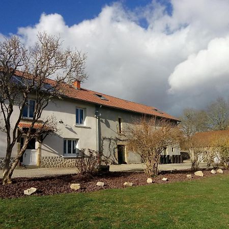Chambres D'Hotes Quatre Mains Saint-Priest-des-Champs 外观 照片