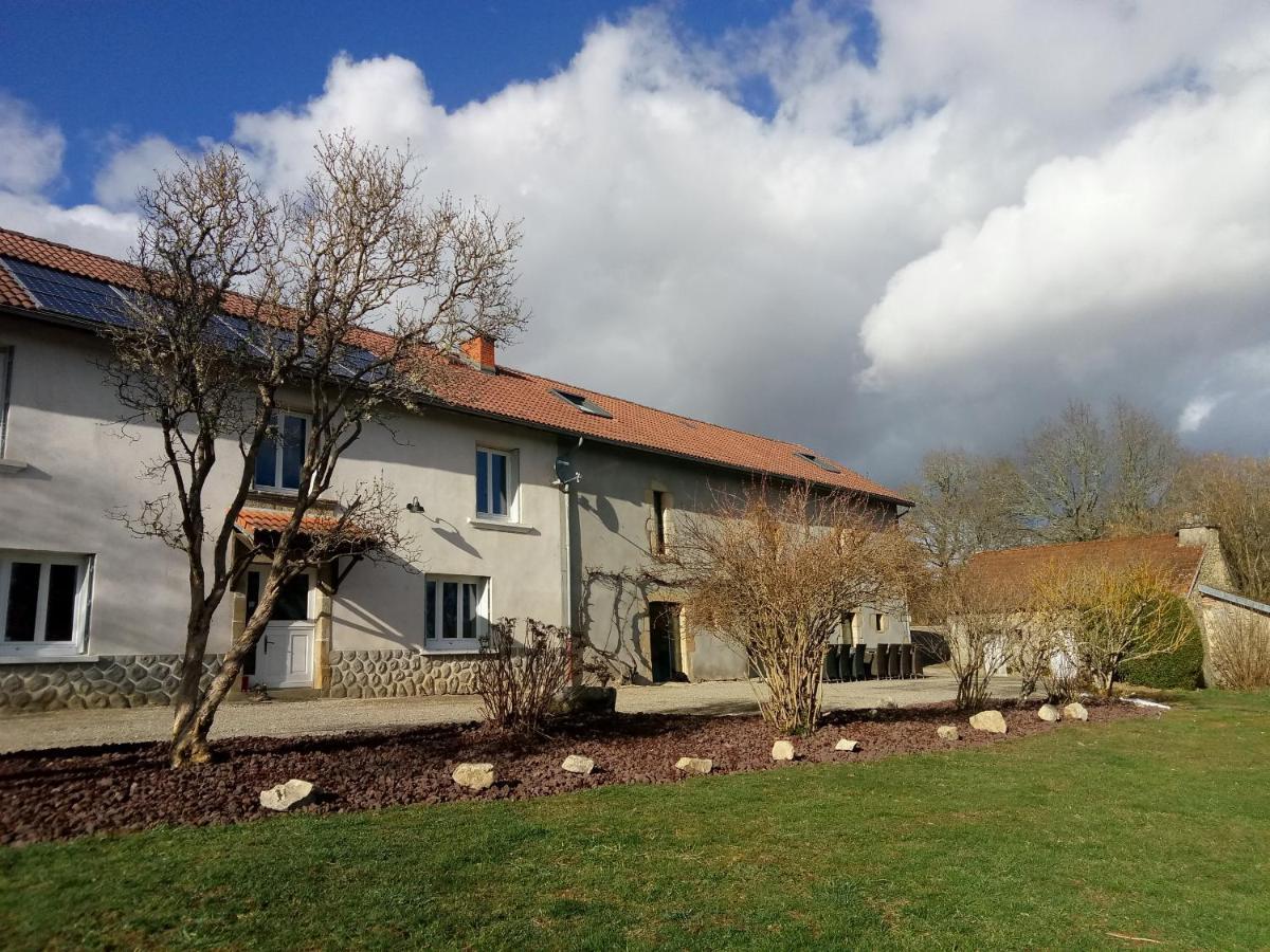 Chambres D'Hotes Quatre Mains Saint-Priest-des-Champs 外观 照片