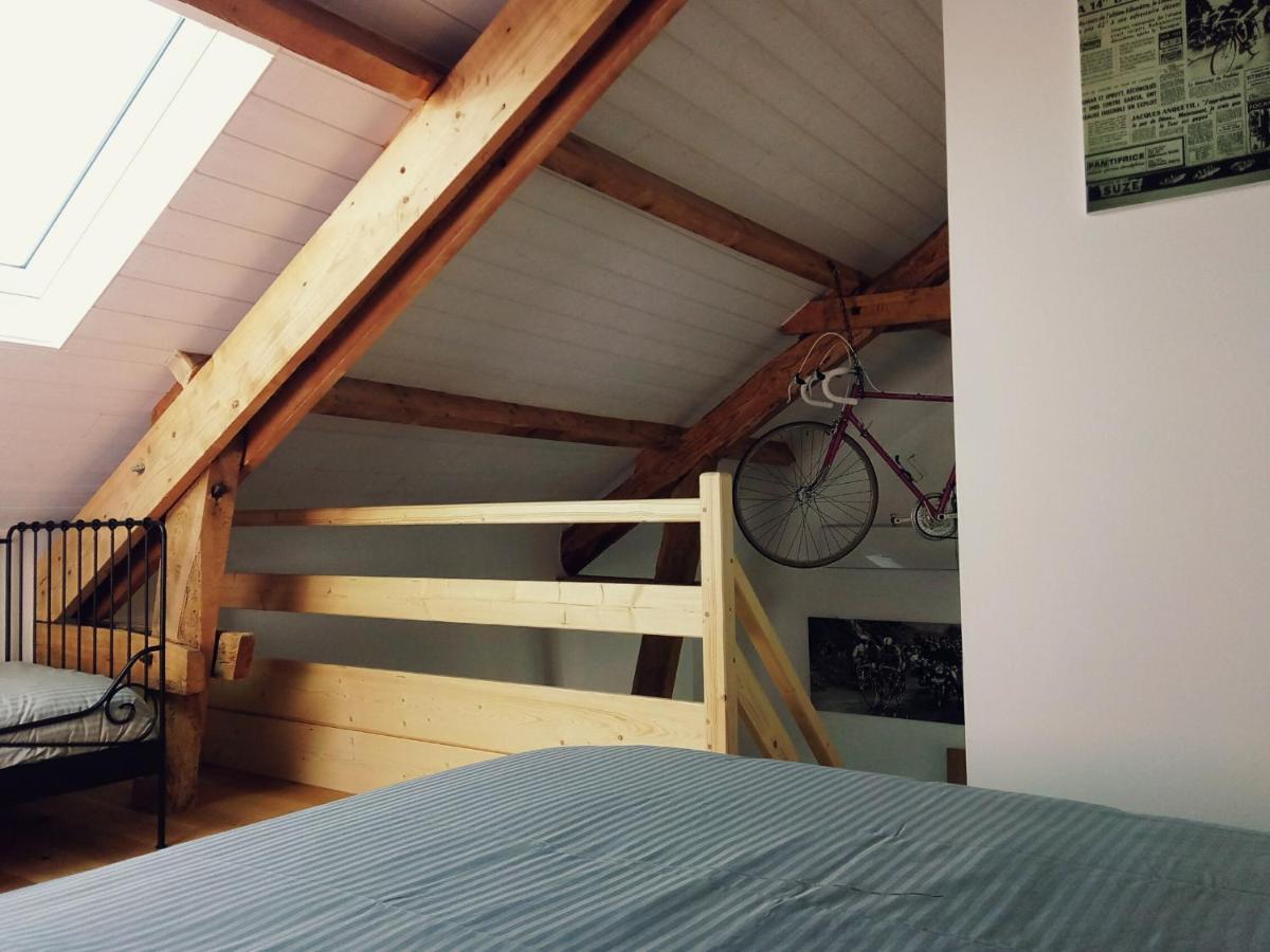 Chambres D'Hotes Quatre Mains Saint-Priest-des-Champs 外观 照片