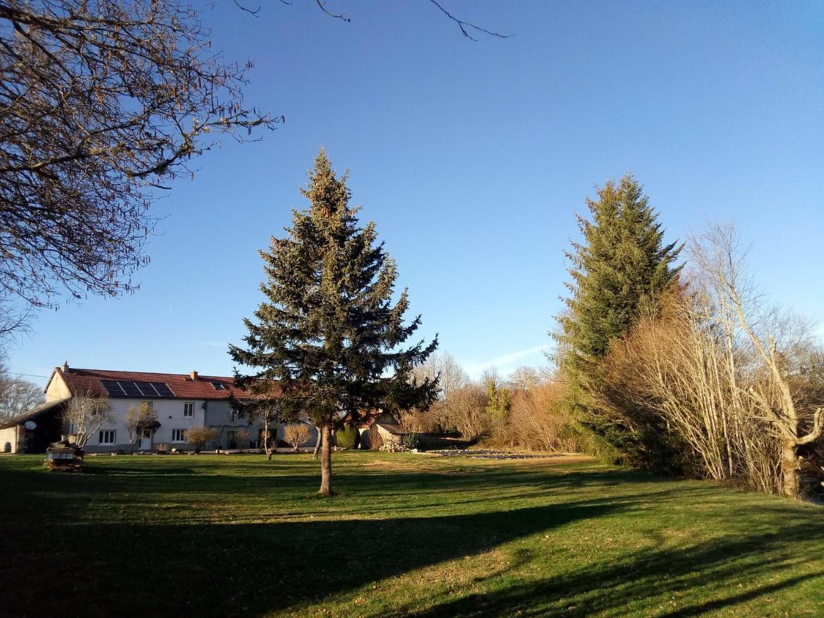 Chambres D'Hotes Quatre Mains Saint-Priest-des-Champs 外观 照片