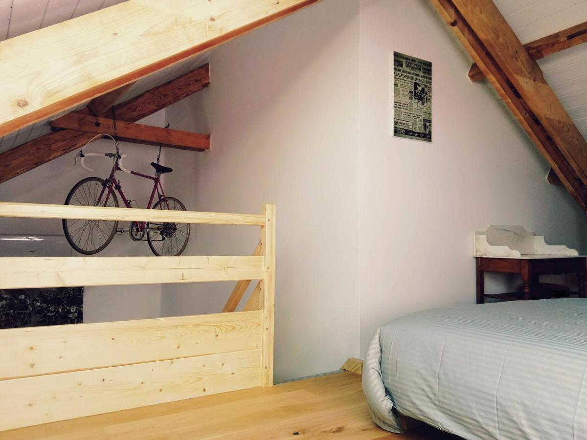 Chambres D'Hotes Quatre Mains Saint-Priest-des-Champs 外观 照片